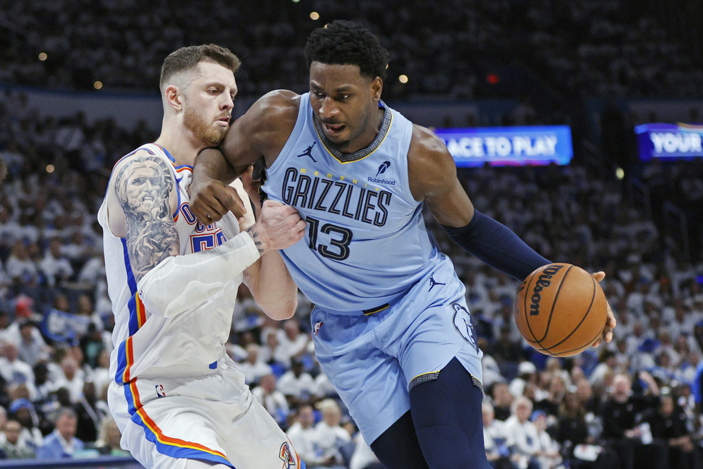 NBA(影)／剛簽2億多美金天價合約　灰熊明星中鋒隔天馬上受傷要動手術