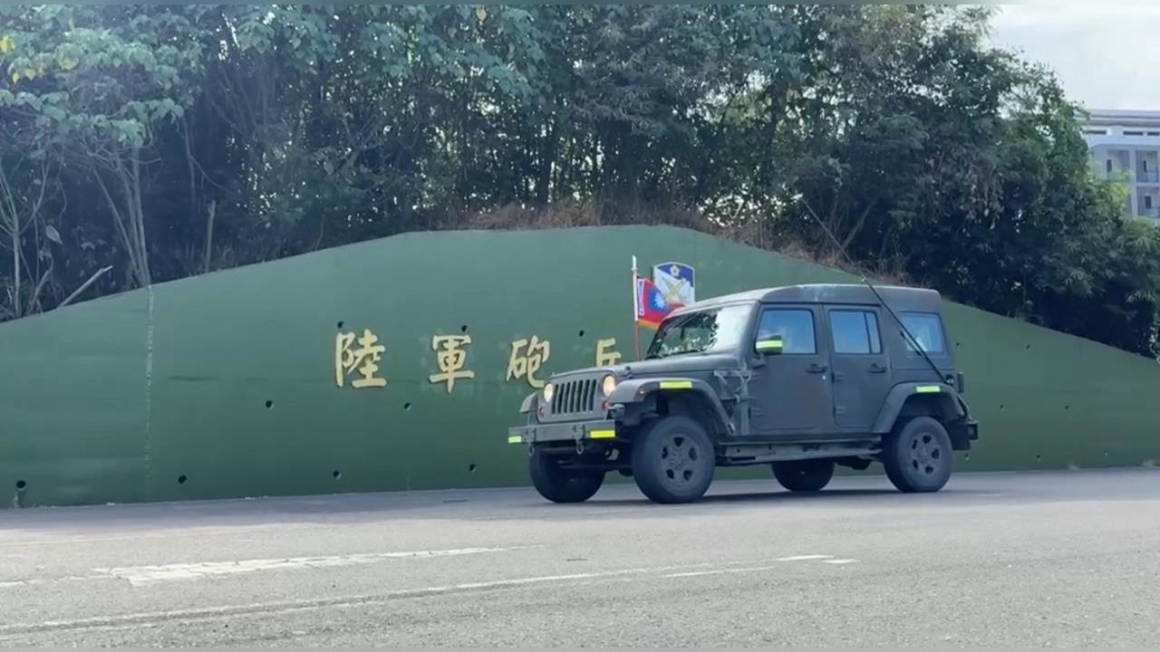 台南永康砲校最後一批官兵遷移關廟　居民揮手道別、拍照留念