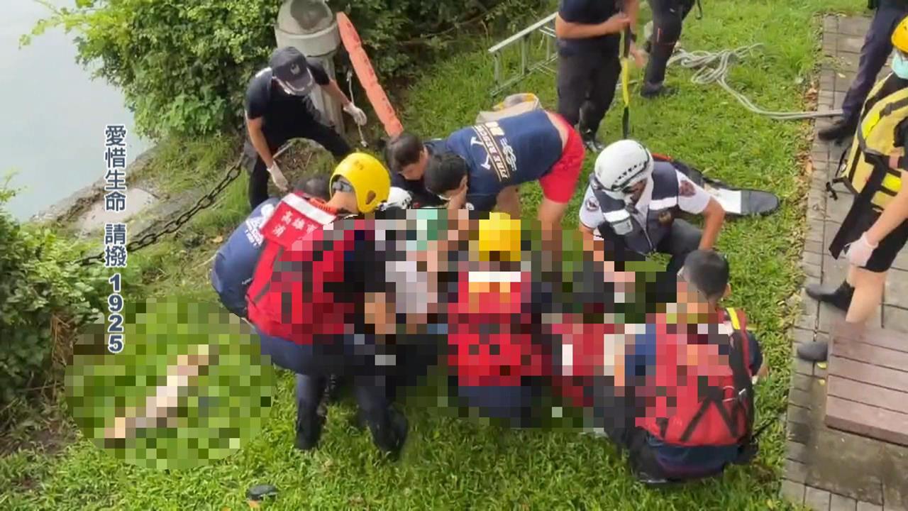婦人牽狗溺水愛河漂流！　獲救不幸「人狗雙亡」