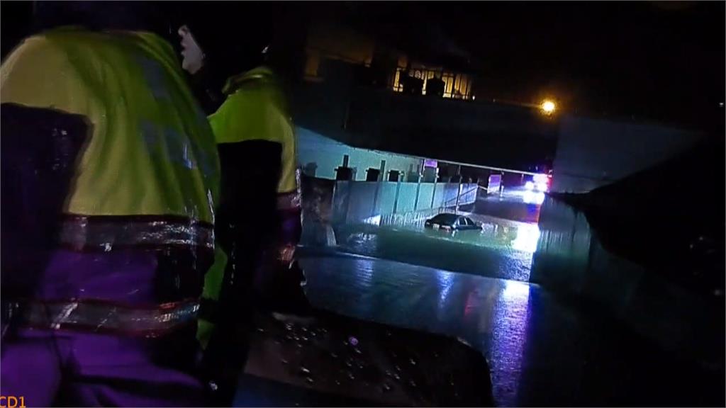 花蓮強降雨釀災情！開車進涵洞「一秒泡水」