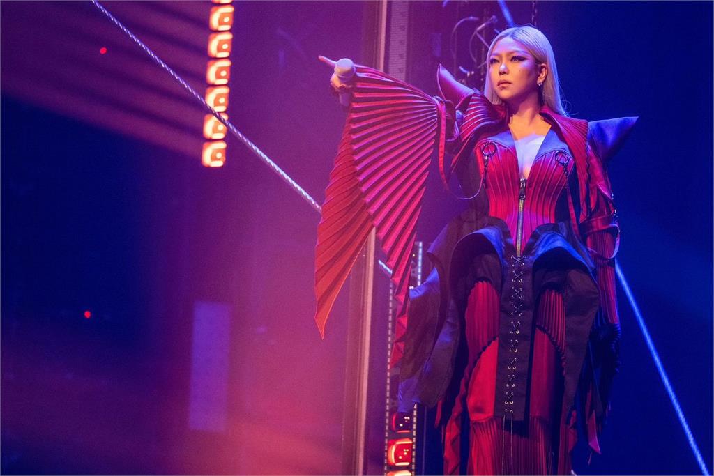 直擊／妹神首登大巨蛋不藏了！親吐回來台北「蠻不容易」最愛和男友現身包廂力挺