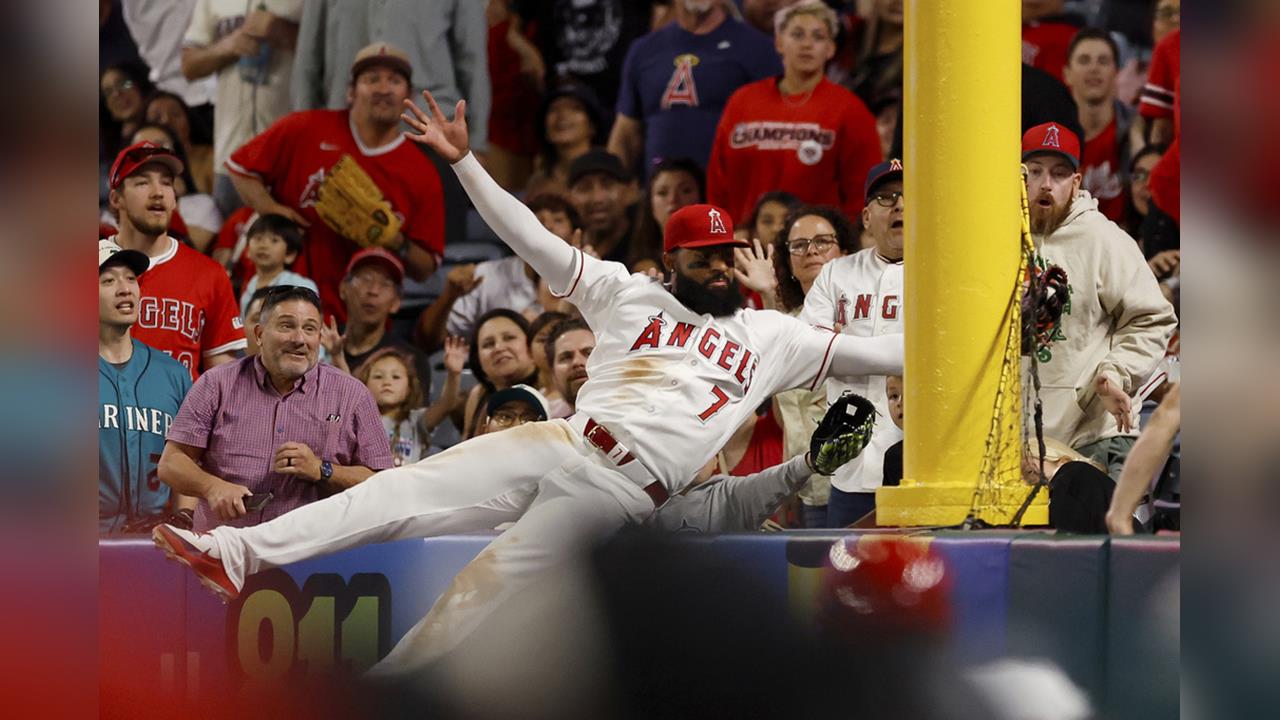 MLB(影)/一場比賽沒收3支全壘打!天使右外野手幾乎「隻手」擊敗水手