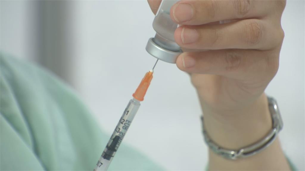 疫苗不良通報心肌炎27件　莫德納13例最多