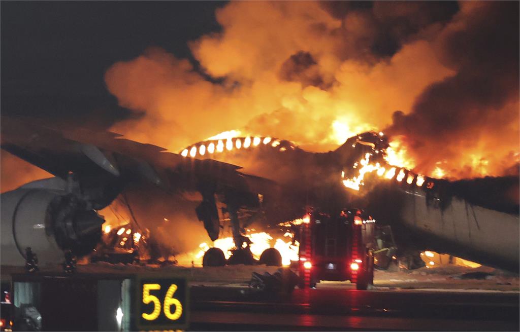 日航班機「降落碰撞」爆炸起火　海上保安廳飛機5人死亡
