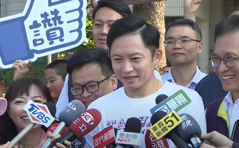 說到做到!辰己涼介「輸了要改當投手」 江國豪寄送手套「甘巴爹」畫面曝光