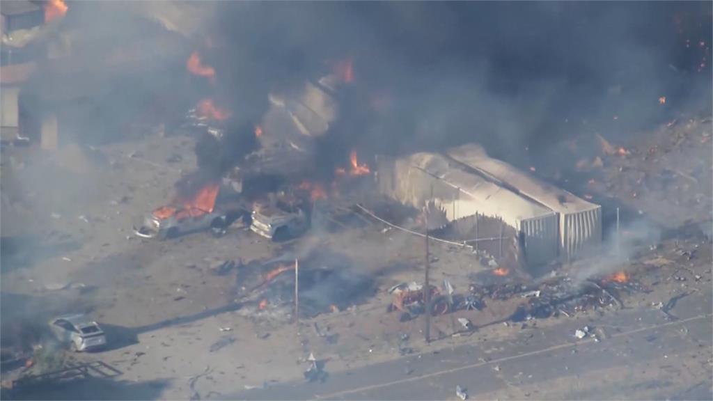 美國加州煙火工廠大爆炸　烈焰、濃煙竄空4500公尺