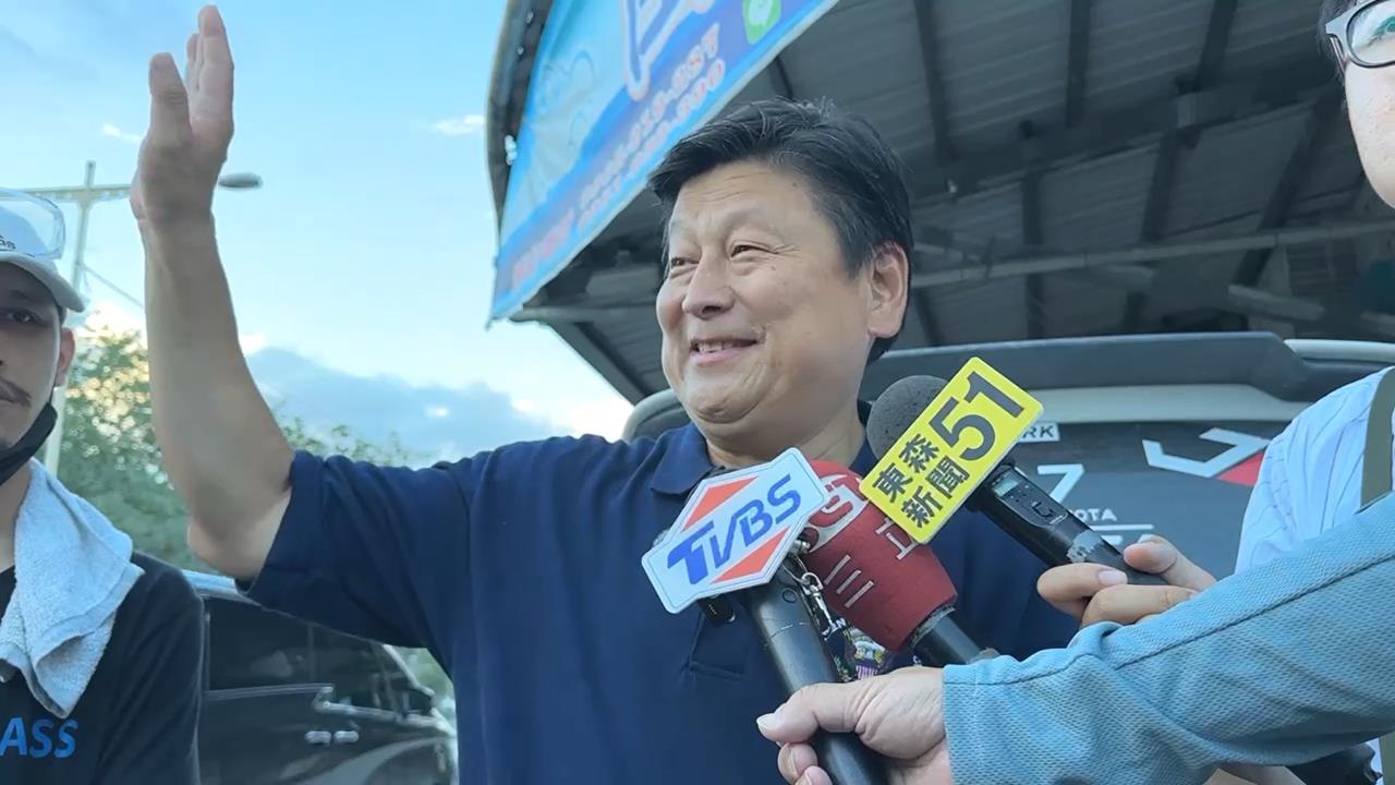 快新聞／傅崐萁赴災區遭酸「鏟兩鏟！」　尷尬畫面曝光了