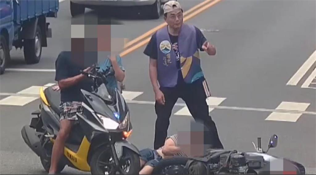 罷免傅崐萁行動啟動街宣!婦人騎車經過挑釁「分心摔車」畫面曝光