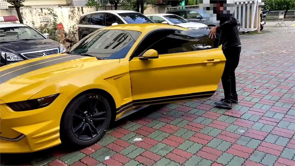 紅燈當好看!台南街頭超跑「野馬」逆向狂飆
