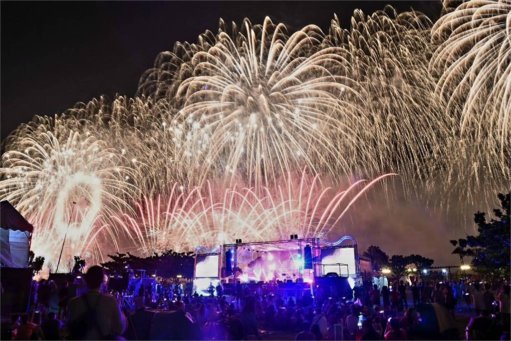 嘉義東石海之夏登場　高空煙火秀震撼全場