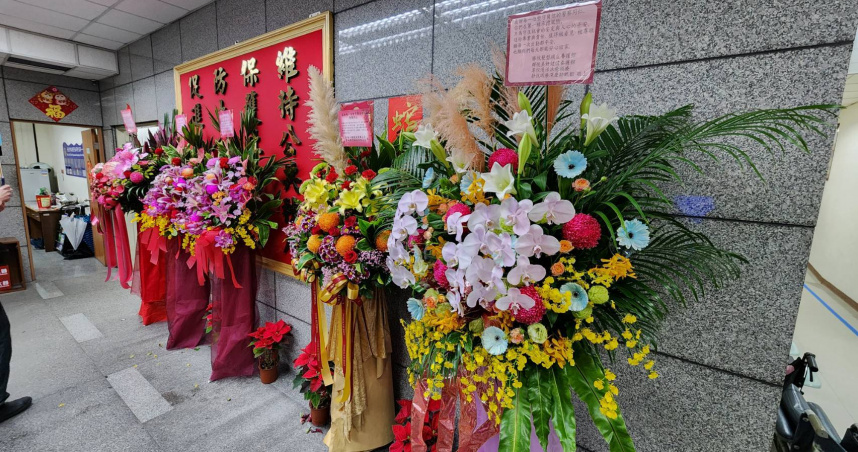 平安夜的溫柔力量　中正一分局收民眾手寫感謝卡+花