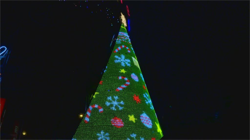 金控集團打造15米LED耶誕樹 溫馨點燈吸睛