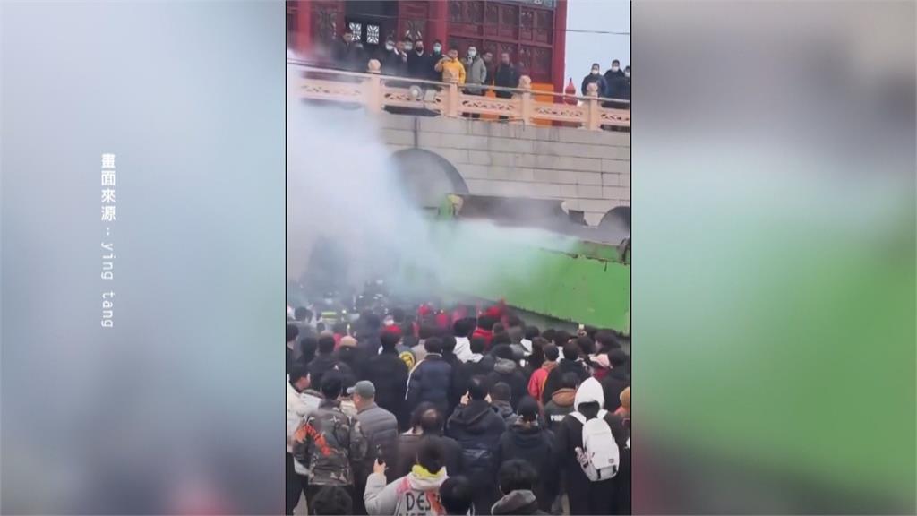 中國福建「遊神」遭阻　村民點鞭炮炸跑警察