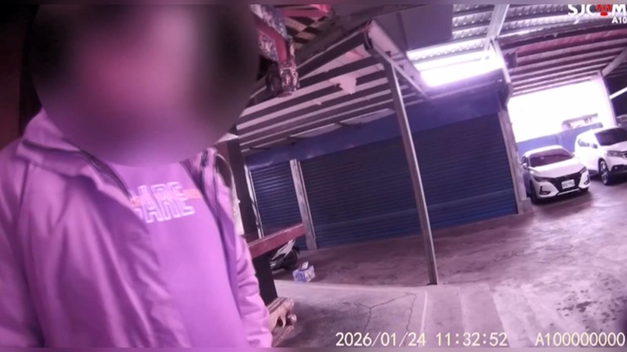 砰！樹林詭異男「肉身擋車還踹車」　車主嚇壞提告