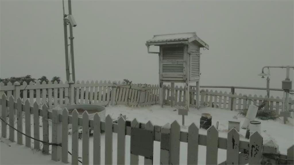 玉山3月雪「已降3次」上午7：10降雪積雪一公分