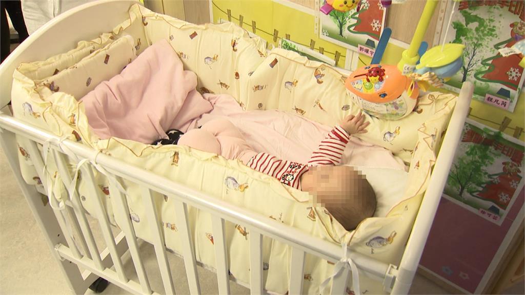 美新手媽掃嬰兒床底見這「生物遺留」…專家：找不到！她崩潰求救