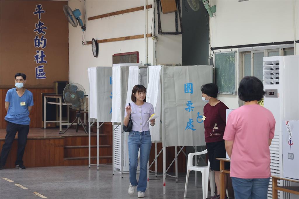 快新聞／「一罷擊臣」領銜人一早投票　廖芝晏：尊重選民最後選擇