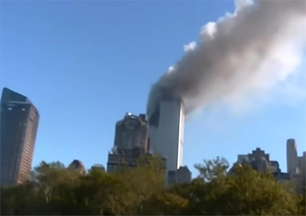 快新聞／911恐攻22週年　第2架飛機衝撞南塔影像罕見曝光