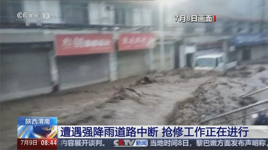 丹娜絲二度登陸溫州 陝西豪雨滾滾泥流沖走貨車