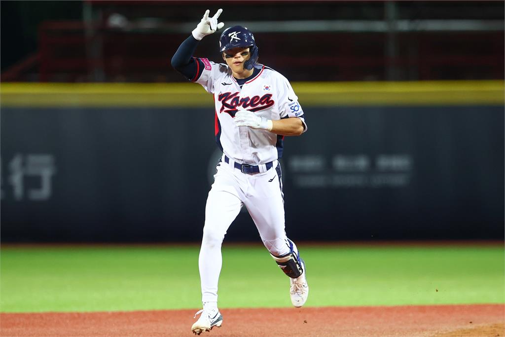 12強賽(影)／帥氣歐巴金倒永又炸裂了！球迷驚呼「下位MLB」　南韓最終戰勝澳洲