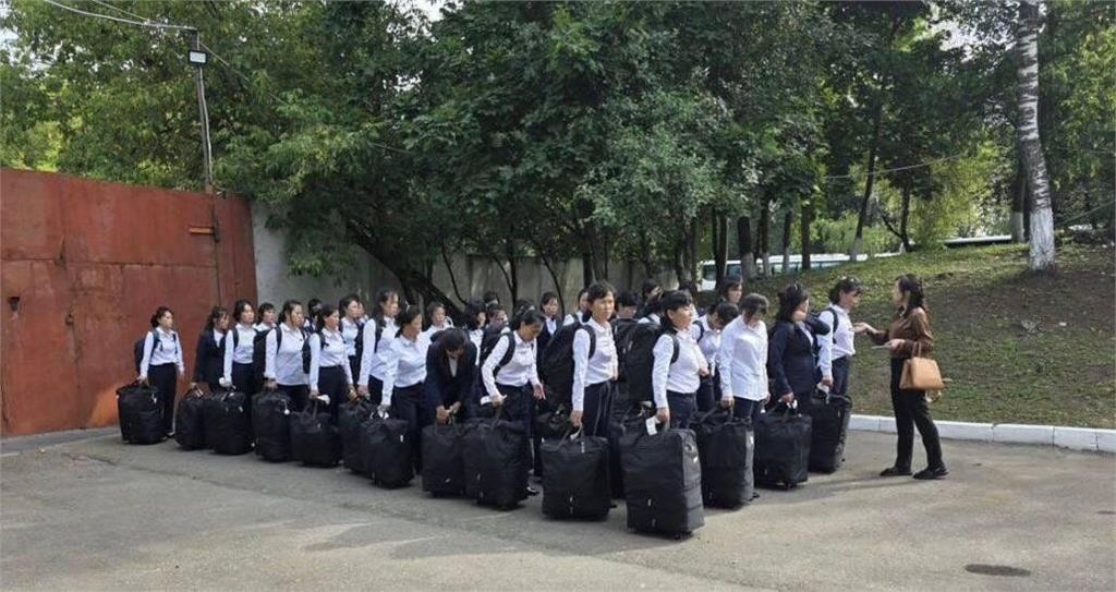 派5萬大軍助俄還不夠！ 金正恩加碼送北韓女工赴俄　超慘待遇曝