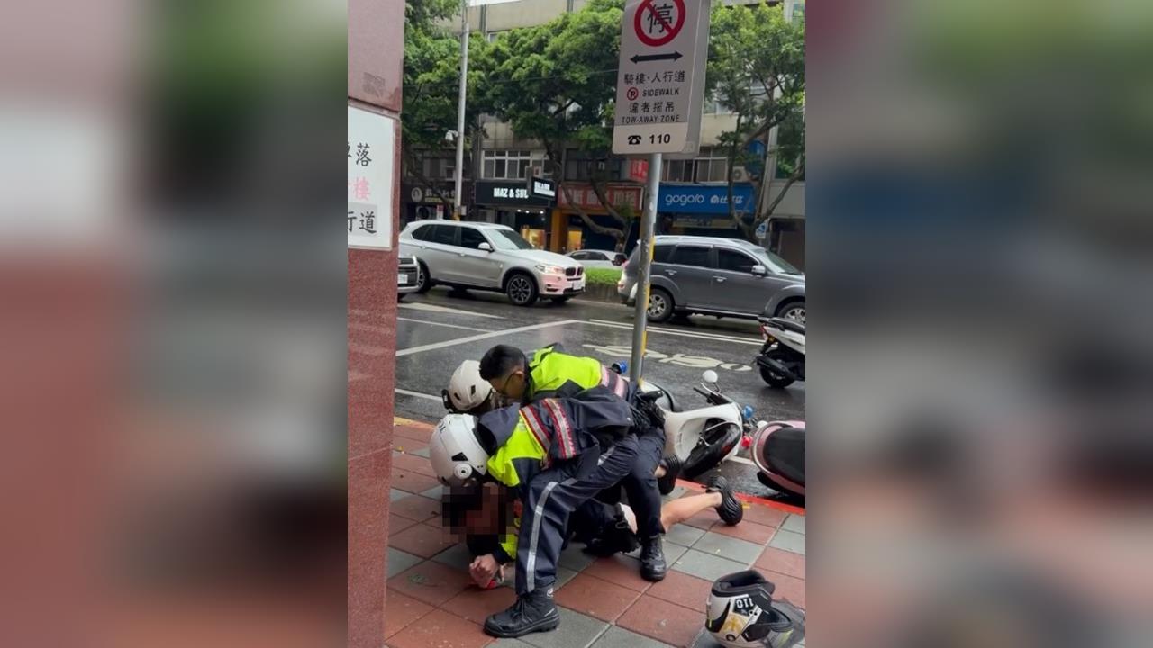 快新聞/法網難逃!毒品、詐欺通緝犯拒檢狂逃信義區 警民合力壓制逮捕