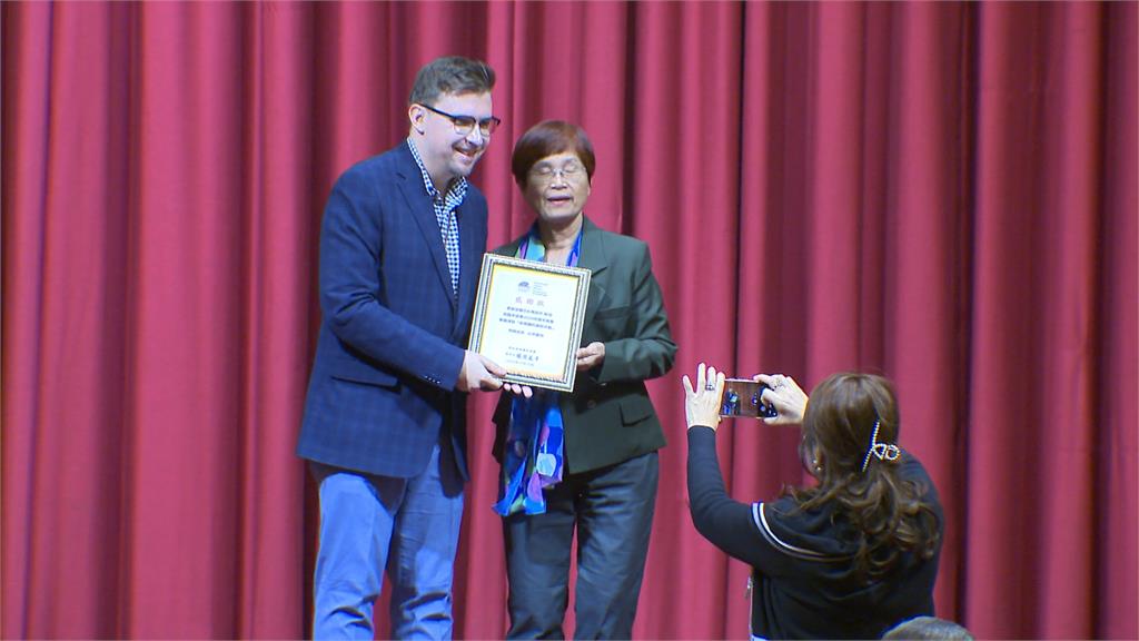 中國資訊戰網路謠言滿天飛　網紅斯坦：台灣民主恐受威脅