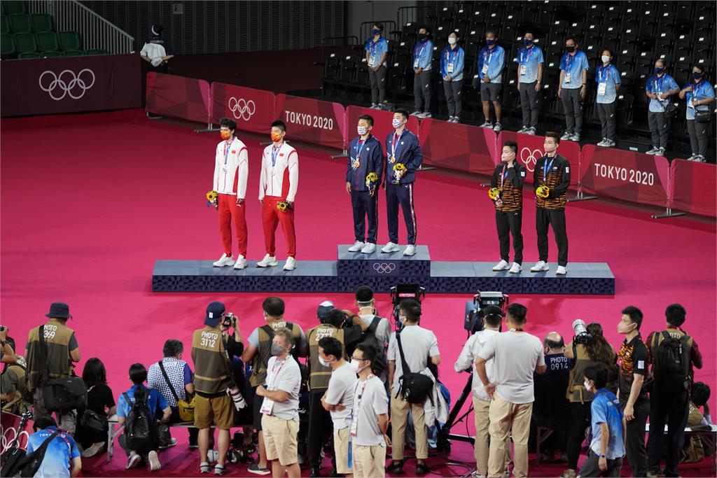 東奧／麟洋配讓中國選手站著聽我「國旗歌」　謝長廷讚「贏得金牌也贏得尊嚴」