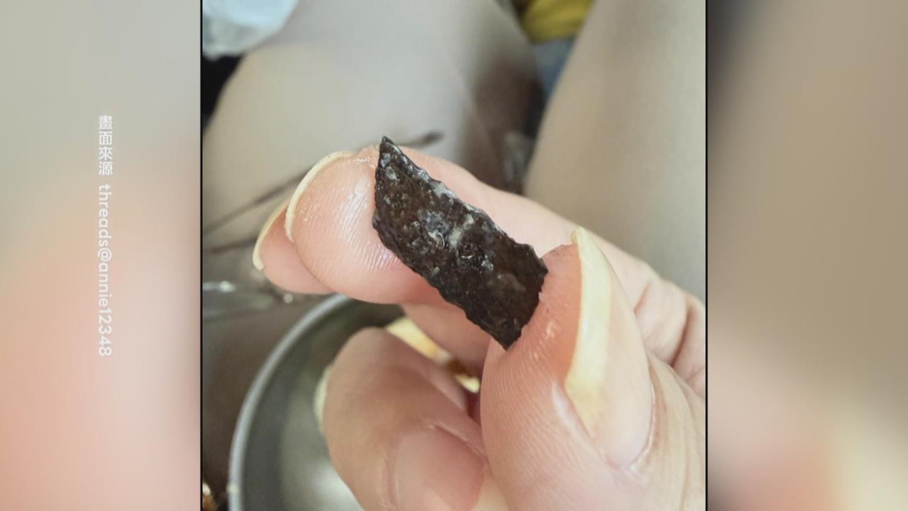 台中人氣湯包疑見「生鏽鐵片」？　業者：可能是「硬掉肉片」