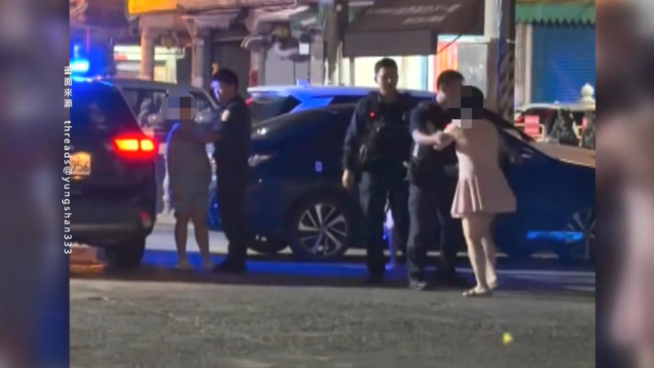 管教？女子飆罵「要小孩下跪」　動手推警後竟丟下小孩自己離開