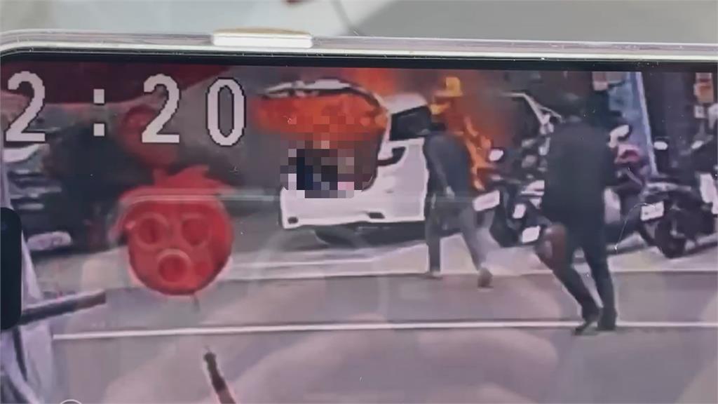 有影／嘉義4歲童獨留車內　家長進超市突「整車起火」