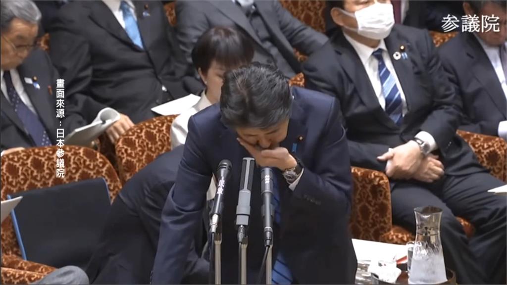 安倍晉三國會狂咳沒戴口罩 日本官員超驚嚇