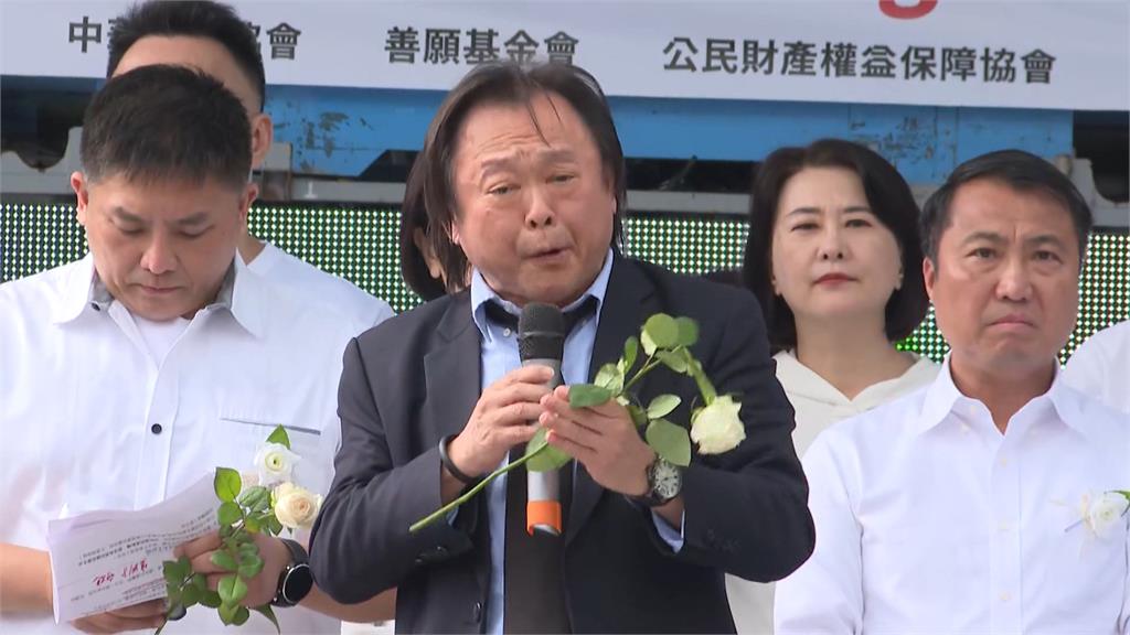 王世堅現身白玫瑰運動遭嗆聲　綠批藍藉死刑煽動民粹