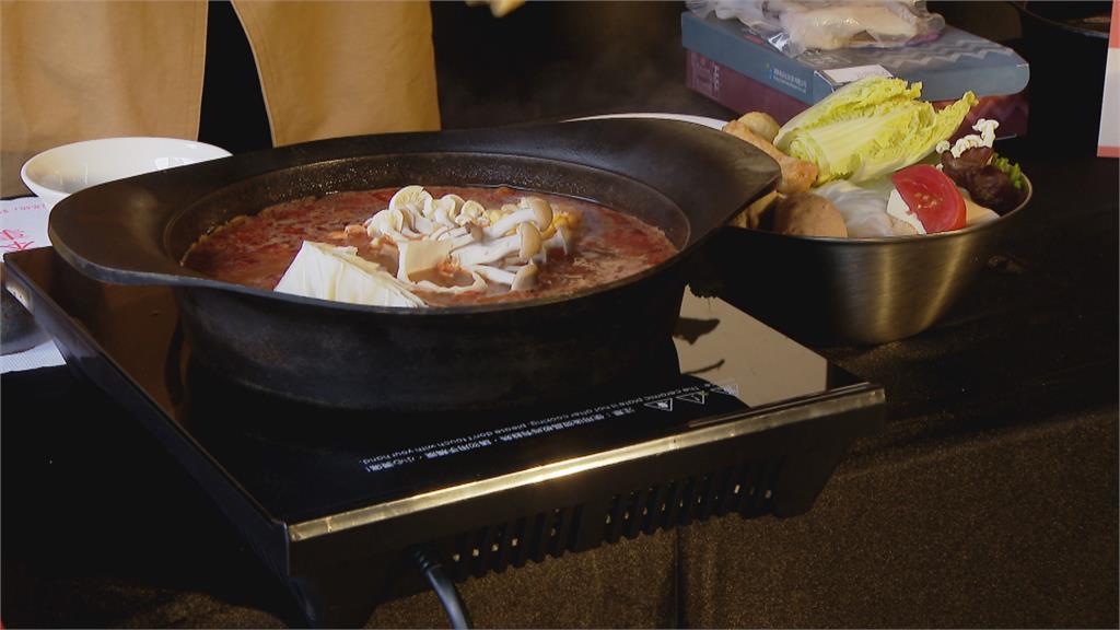 搶攻冬日火鍋商機  賣場推出新款湯底和火鍋料