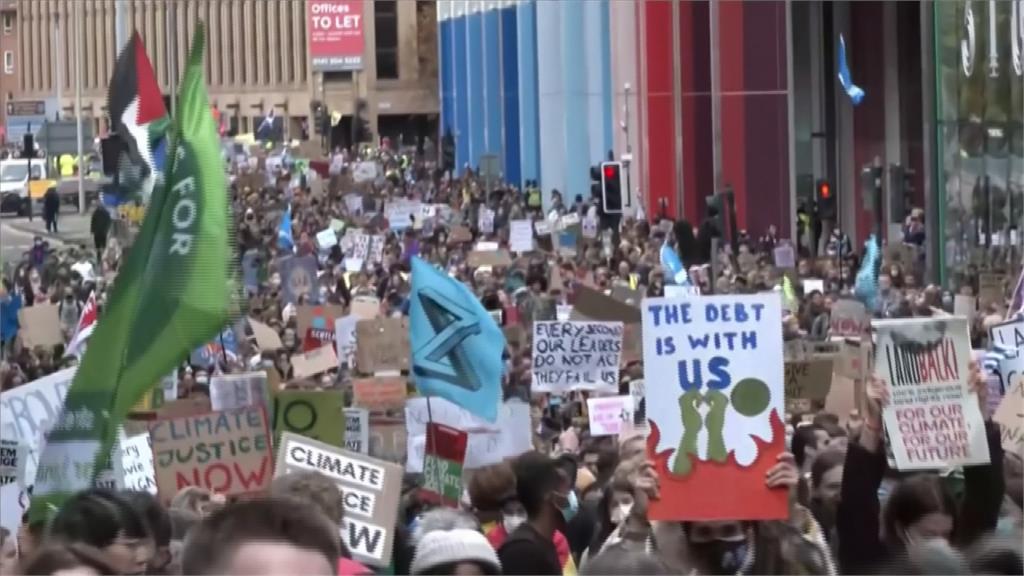 不滿COP26承諾含糊　童貝里率上萬青年示威