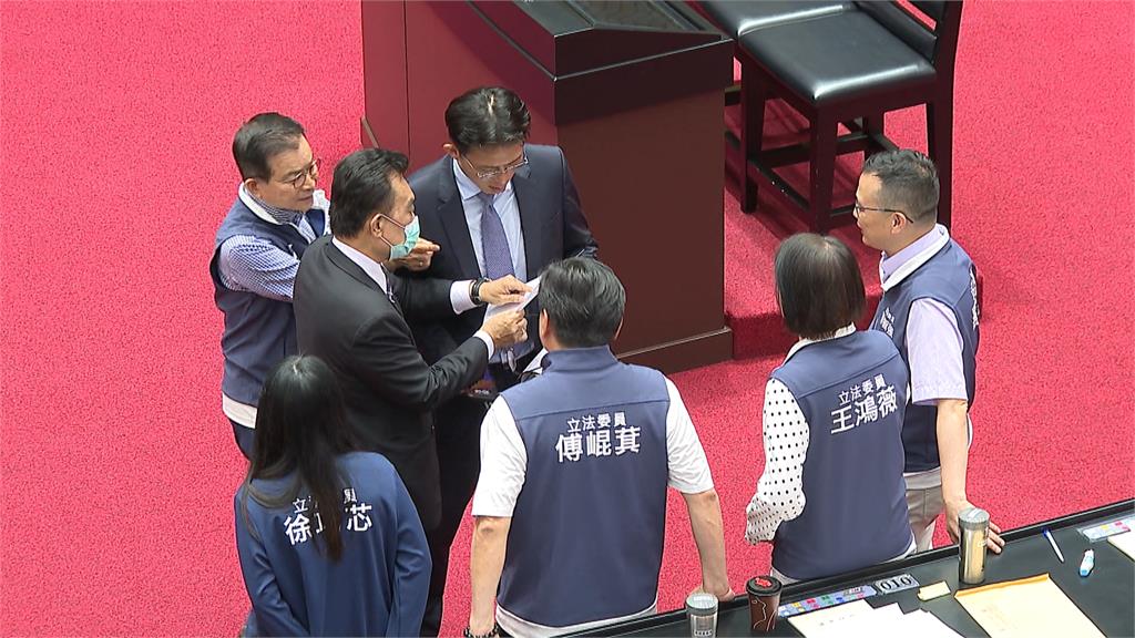 黃國昌提案立院再延會至8/31　綠：幫藍撐「司法保護傘」