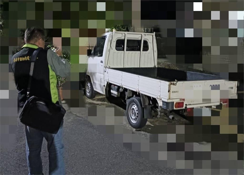 小貨車吊掛犬隻疑虐待！飼主稱狗已逃脫　南市府：查辦到底