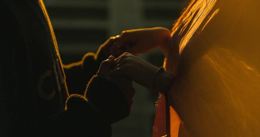 我愛的是我的哥哥！結婚19年才知驚人身世　夫妻仍決定相守