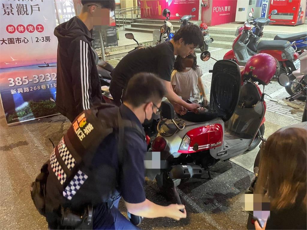 幼貓受困機車車廂　女童求助警助脫困