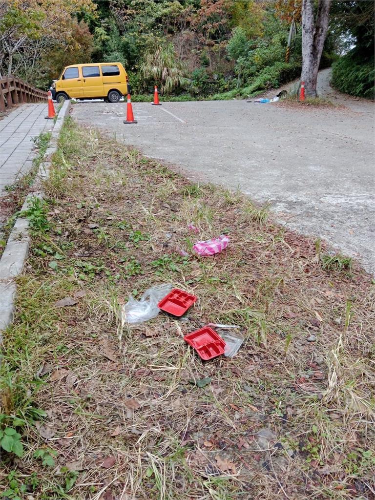 新竹楓紅美景湧人潮　垃圾炸多、交通打結困擾部落居民