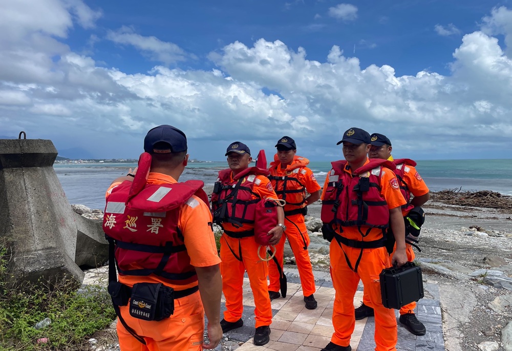 馬太鞍溪潰堤釀嚴重災情　海巡8車33人緊急馳援災區