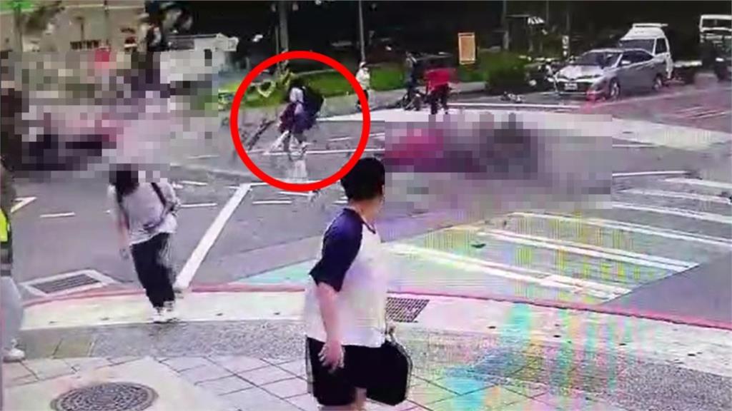 三峽車禍釀3死！女學生站路中「與死神擦肩而過」：再走一步就被撞上去