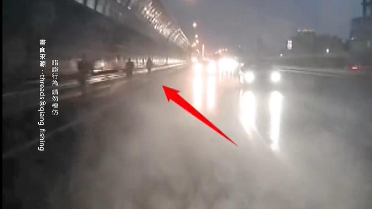 扯！高雄三人約跑「上國道」　雨中狂奔民眾全看傻：玩命？