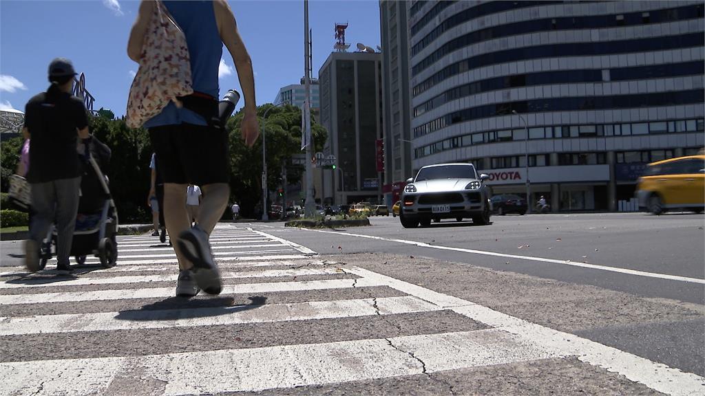 憂心變「行車地獄」　車輛停讓標準　維持現有「３公尺」！