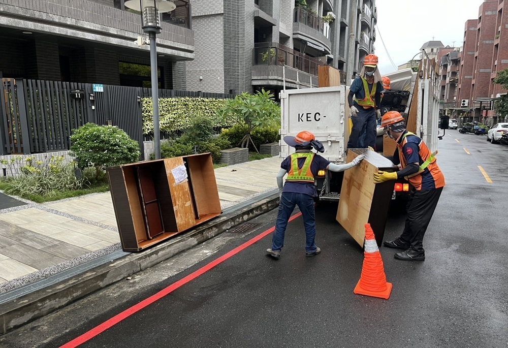 24日中午過後收運垃圾　新北環保局整備人力機具協助災後清理