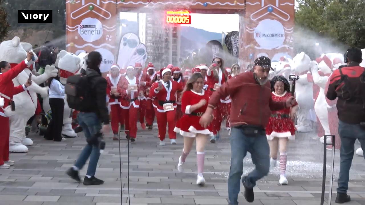 墨西哥「耶誕路跑」盛大登場！　3千人變裝「耶誕老人」超壯觀