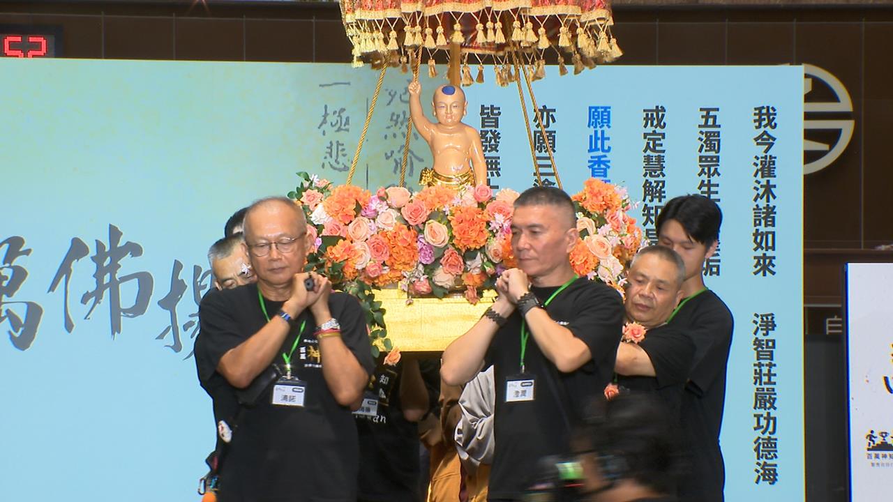 第4屆「萬佛揚善」在北車　菩薩神明時尚走秀耳目一新