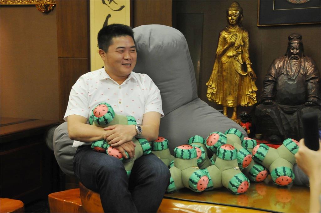 快新聞／謝龍介稱萊豬吃太多「睪丸會縮小」　他問：留美碩士顏寬恒變多小？