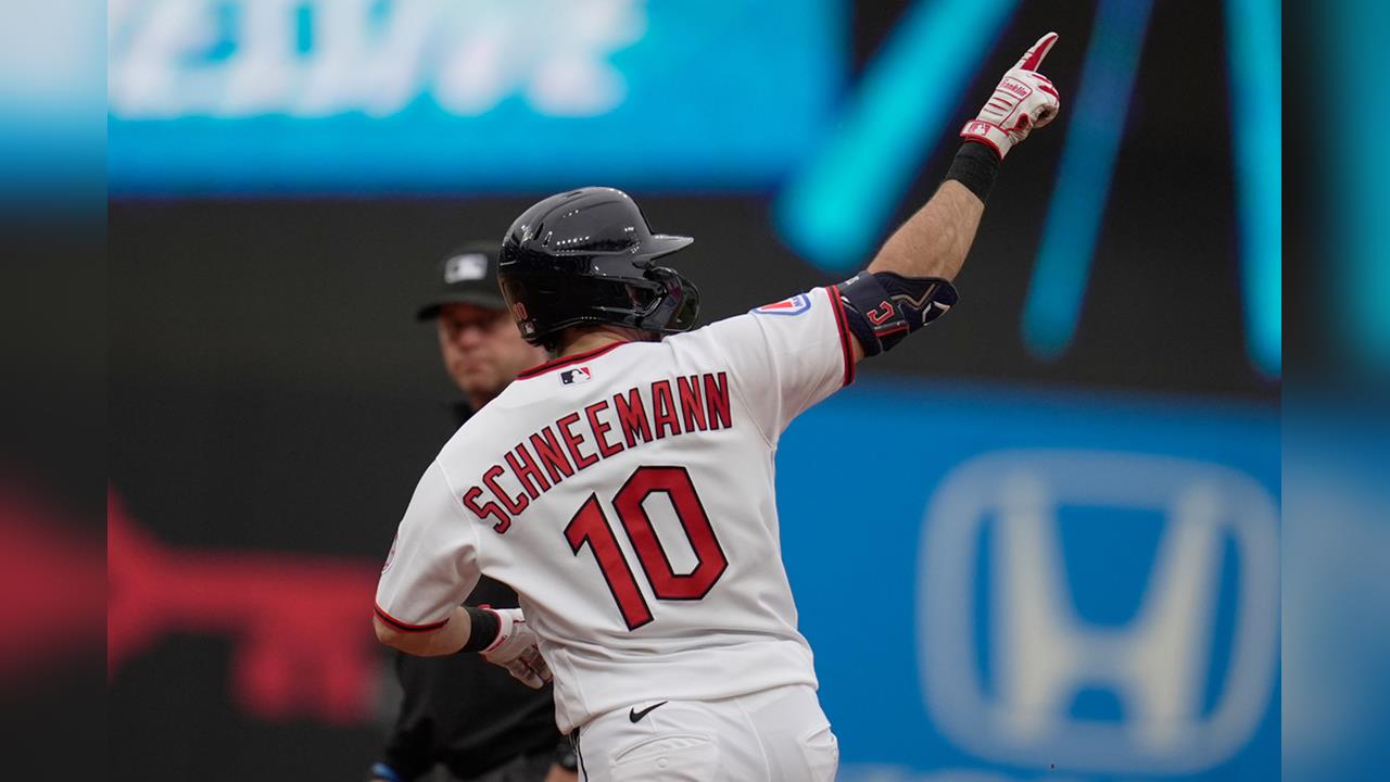 MLB(影)／大人搶小孩的全壘打球不像話！守護者球迷最後被迫還給小女孩