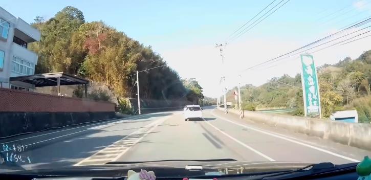 被租車族「海放3個彎道」他擔憂1事　「4分鐘後再見本尊」畫面網笑翻